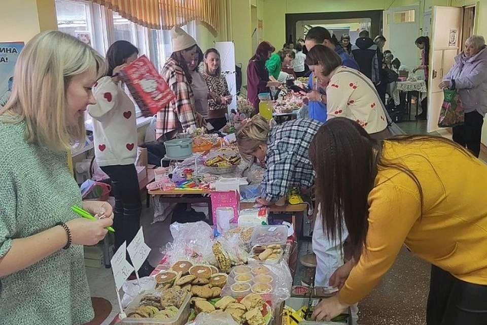 Школьники в Хабаровске собрали на ярмарке деньги для ребят из Дебальцево0