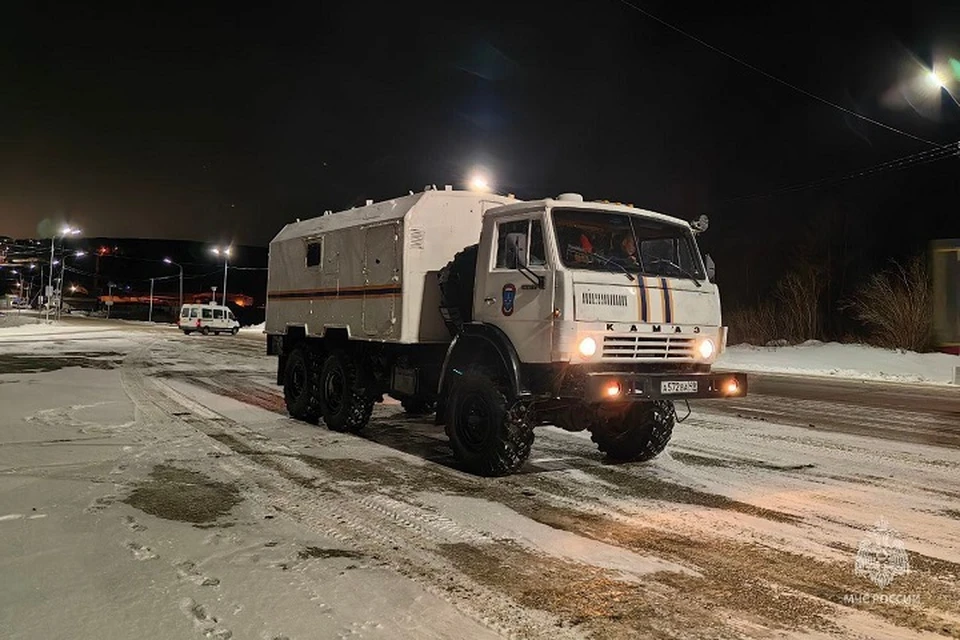 Спасатели эвакуировали женщину из подтопленного дома в Магадане0