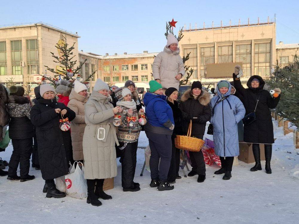 Комсомольчане готовятся к конкурсу «Елки-иголки»