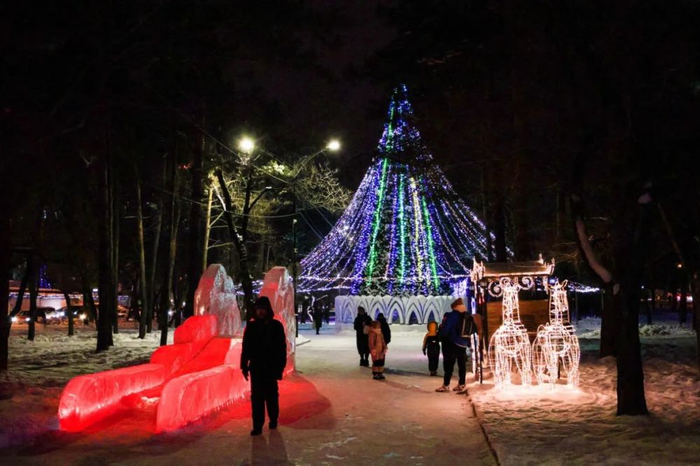 Новогодний городок впервые появился на Амурском бульваре в Хабаровске