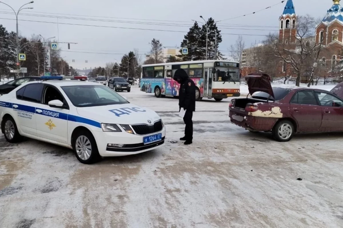 Комсомольские полицейские попали в ДТП, доставляя горожанина в больницу0