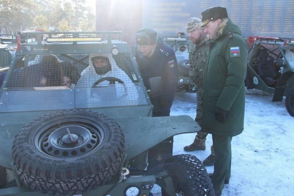 Автовездеходы и оптические приборы передали для фронта из Хабаровского края0