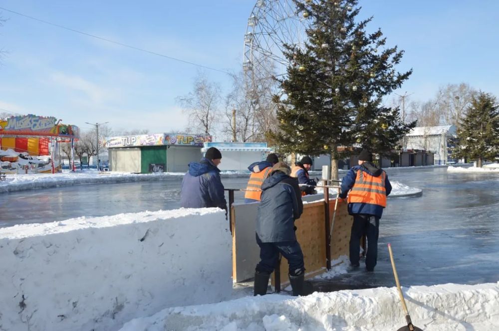 Самый большой каток на Дальнем Востоке начали заливать в Хабаровске