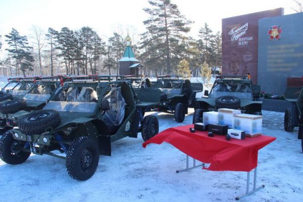 Очередная партия автовездеходов и оптических приборов передана для фронта правительством края