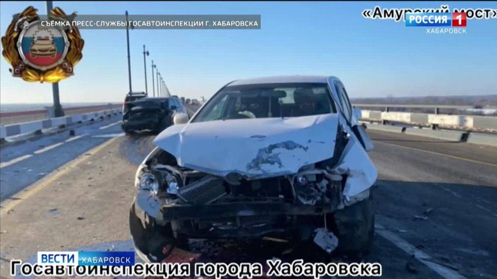 Один человек погиб и двое получили травмы в ДТП на Амурском мосту в Хабаровске