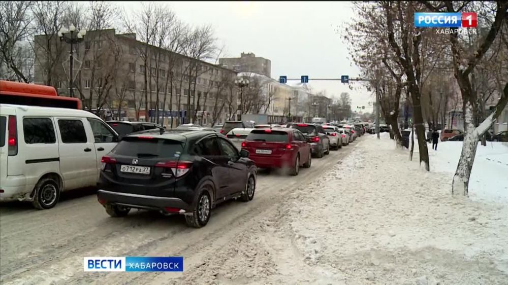 Ликвидация последствий снегопада продолжается в Хабаровске