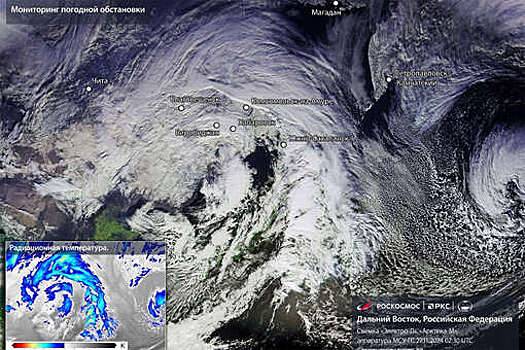 "Роскосмос" показал снежную бурю столетия на Дальнем Востоке из космоса