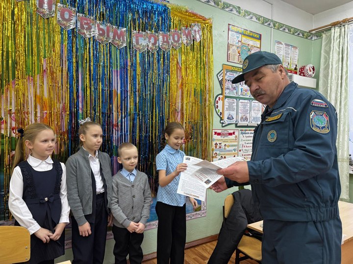 В амурских школах прошли предновогодние занятия по пожарной безопасности1