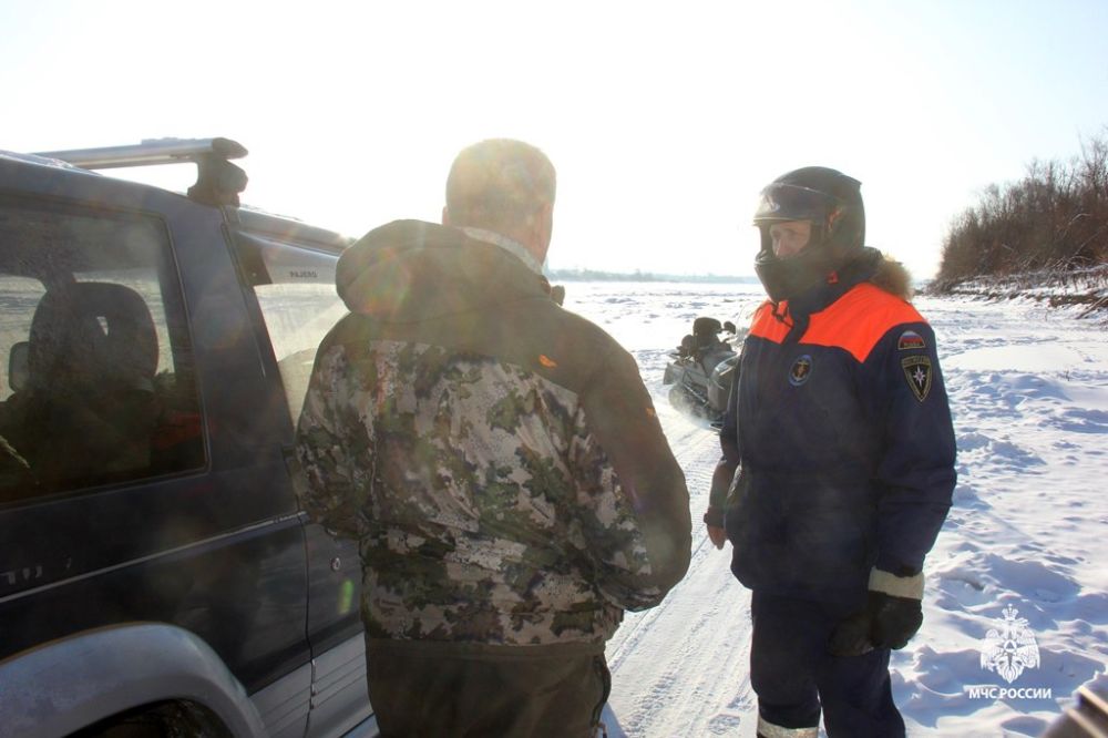 Полыньи на водоемах - опасность для пеших рыбаков и автолюбителей