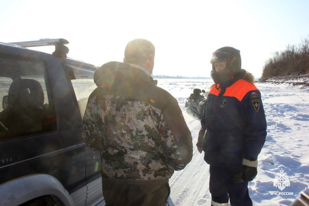 Инспекторы ГИМС МЧС России предупреждают: полыньи на водоемах создают опасность для пеших рыбаков и автолюбителей