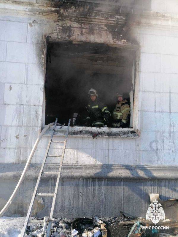 В Комсомольске-на-Амуре пожарные спасли 7 человек и домашних питомцев