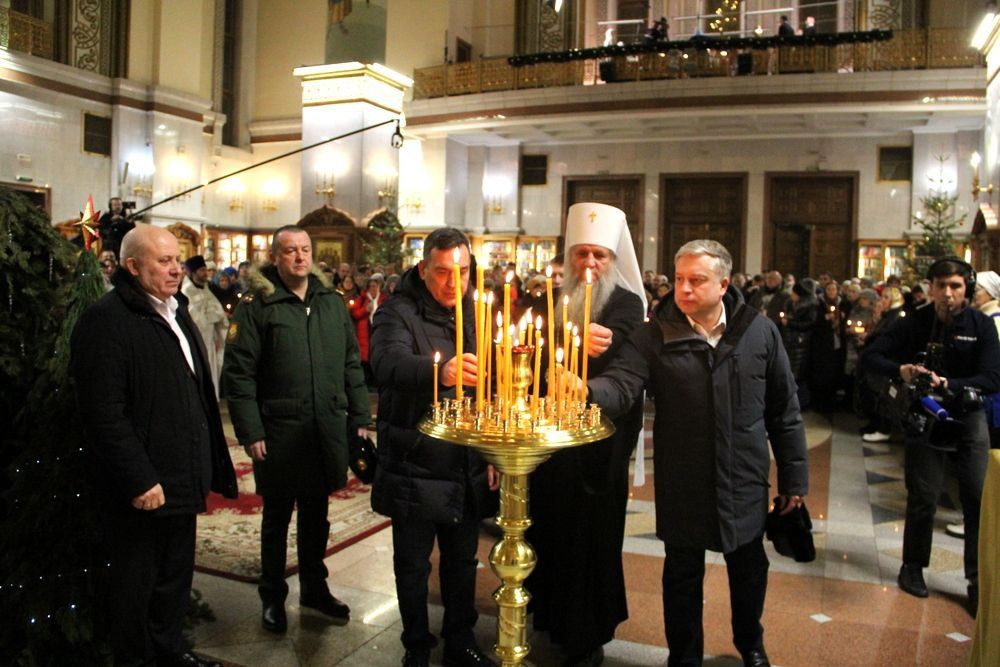 Председатель Законодательной Думы Хабаровского края Николай Шевцов принял участие богослужении, посвященном Рождеству Христову, поздравил всех верующих с праздником