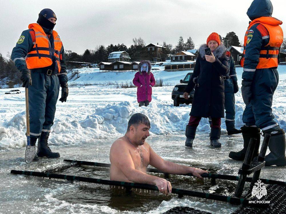 Еще немного фото с сегодняшних крещенских купаний