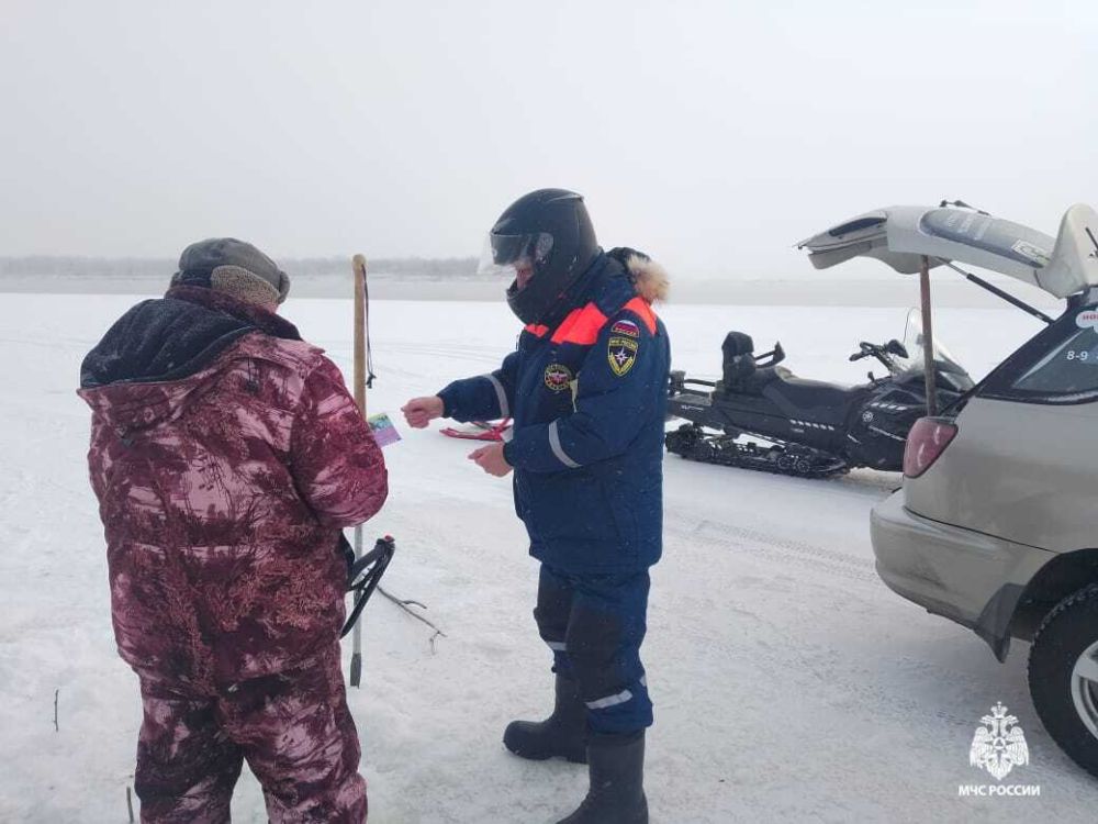 Полыньи на водоемах - опасность для пеших рыбаков и автолюбителей