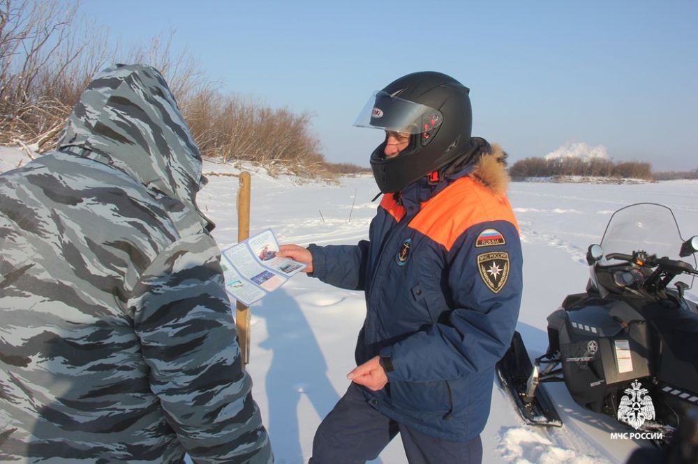 Полыньи на водоемах - опасность для пеших рыбаков и автолюбителей