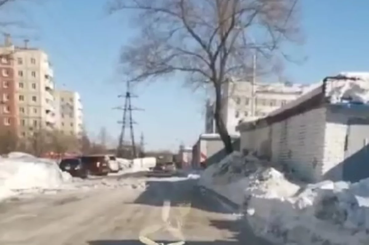 В Хабаровске жители жалуются на заваленные снегом дороги0