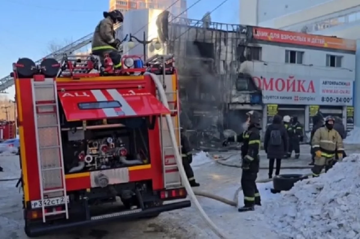 Пожар разбушевался на 100 кв.метрах в Волочаевском переулке Хабаровска0