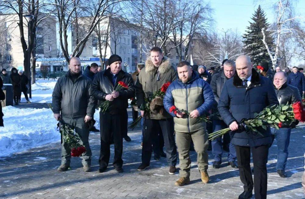 Солист Хабаровского музыкального театра Туранов спел в Дебальцево