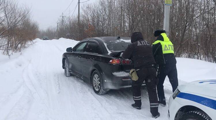 Хабаровские полицейские несут службу в условиях непогоды