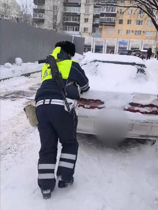 Хабаровские полицейские несут службу в условиях непогоды