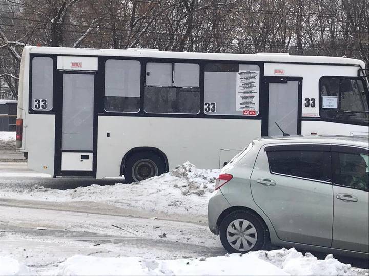 Автомобиль-автобус-трамвай: цепная авария произошла на улицах Хабаровска2