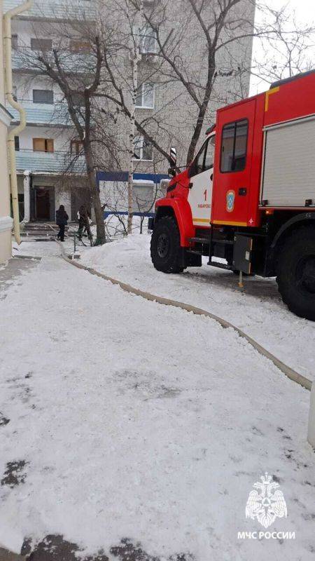 Одной из возможных причин пожара в жилой многоэтажке могла стать неосторожность при курении