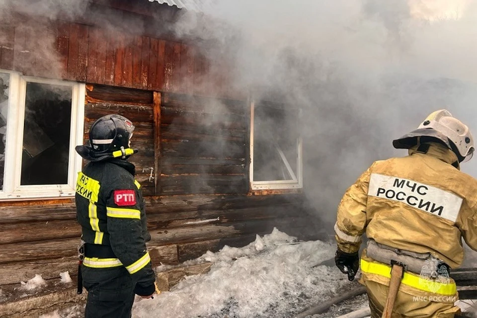 Огонь забрал две жизни: пенсионеров нашли без признаков жизни в сгоревшем доме0