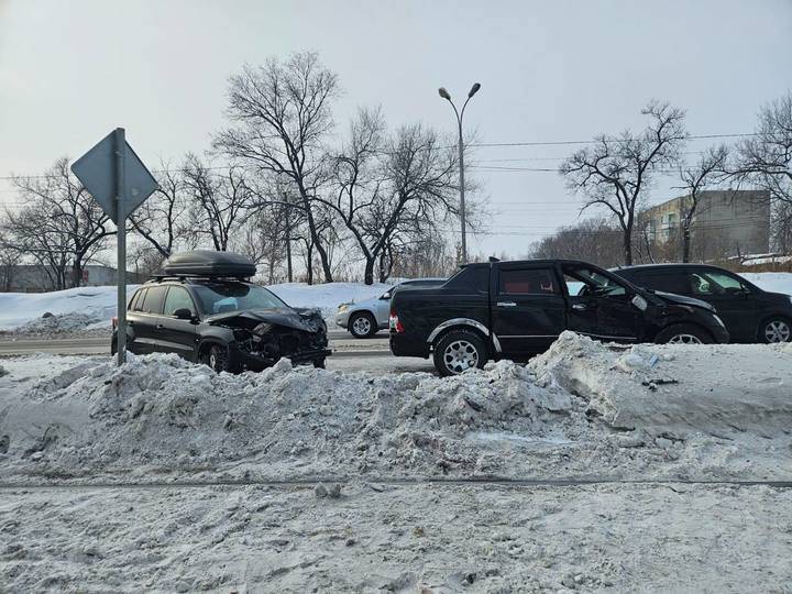 Потерял управление и вылетел на встречную: в Хабаровске в аварии пострадал годовалый мальчик1