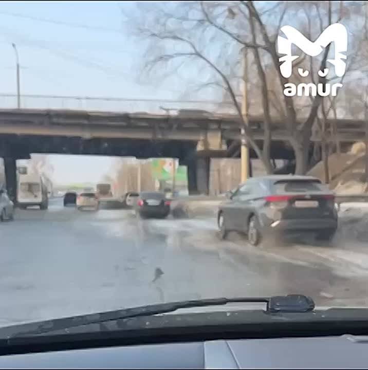 Из-за слишком быстрого таяния снега дороги Хабаровска ушли под воду