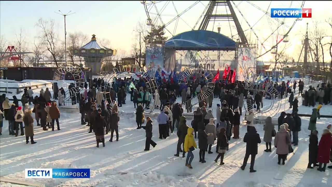 Полторы тысячи участников собрал митинг-концерт посвященный воссоединению Крыма с Россией