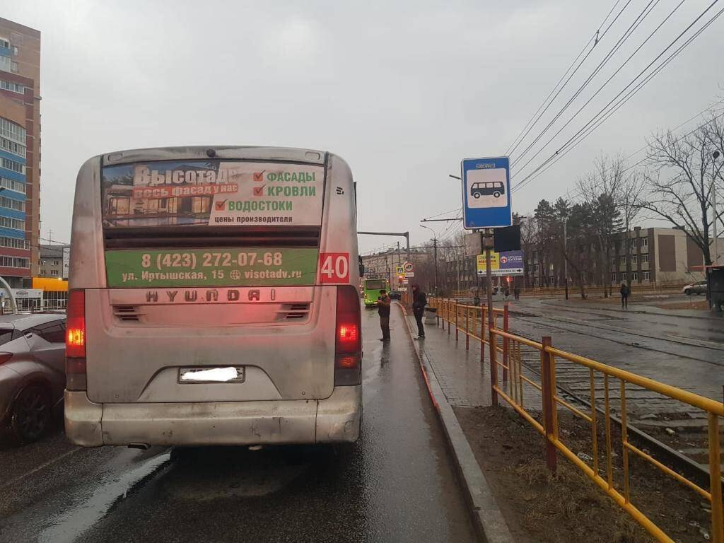 Водитель автобуса наехал ребенку на ногу в Хабаровске