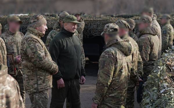 Очередную партию техники и вооружения передал на передовую Юрий Трутнев