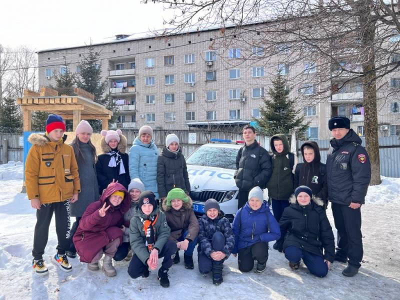 Сотрудники полиции Вяземского района провели профилактическое мероприятие «Мир профессий»