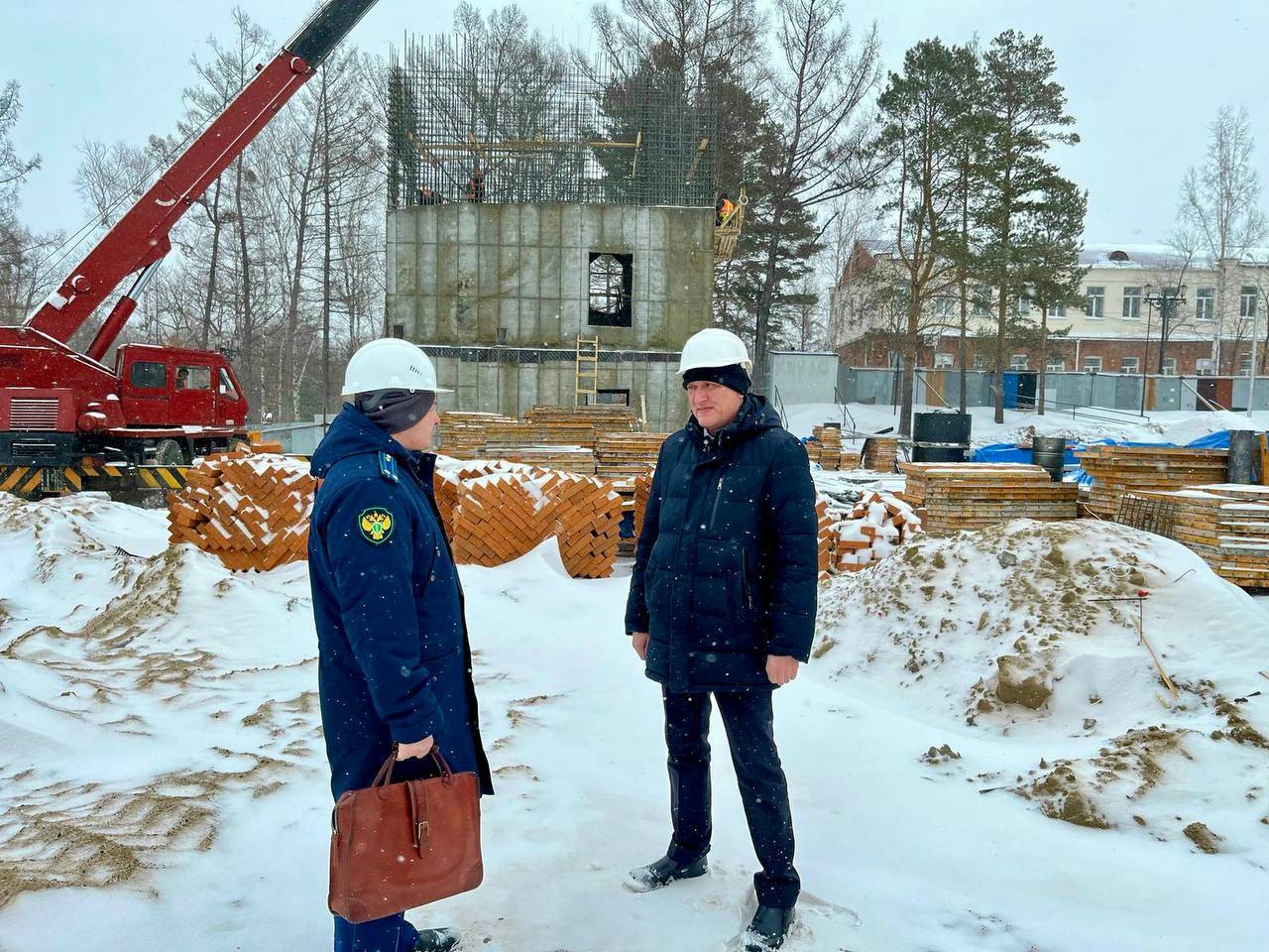 В Хабаровске прокуратура контролирует ход строительства спортивно-досугового центра