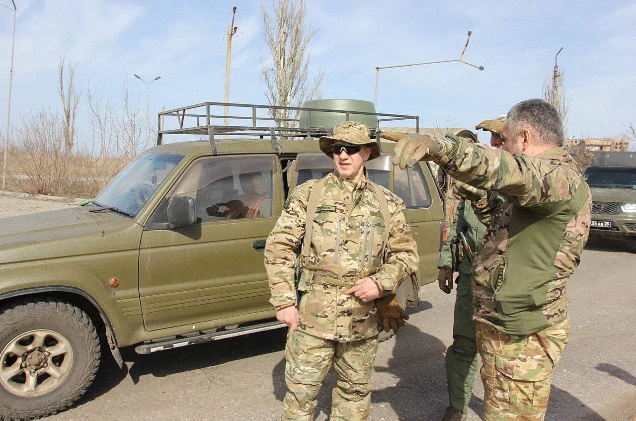 В ходе рабочей поездки по оказанию шефской помощи территориям ДНР полпред ДФО Юрий Трутнев совместно с представителями группировки войск «Восток» посетил освобожденные населенные пункты Угледар, Павловка, Никольское