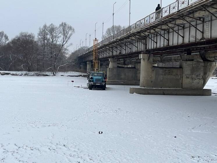 В Биробиджане начали бурить скважины у старого моста через Биру