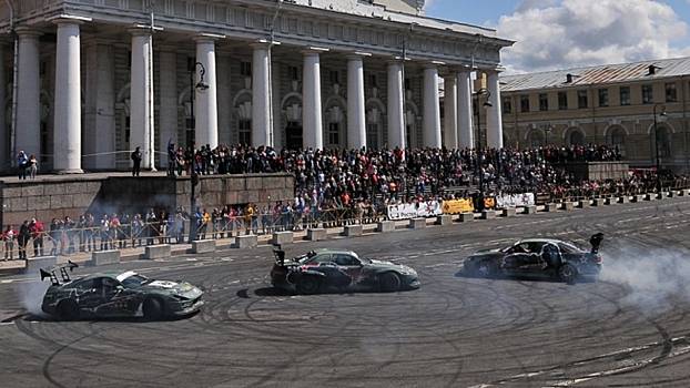 В Хабаровске дрифтеры завершили сезон показательными выступлениями