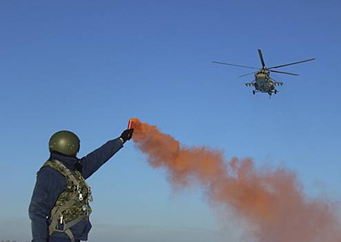 В Хабаровском крае экипажи Ми-8АМТШ Восточного военного округа отработали спасение пострадавших летчиков