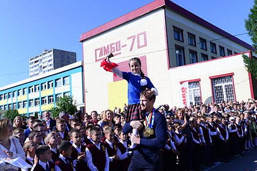 В спортивном центре «Самбо-70» состоялась торжественная линейка, посвященная Дню знаний